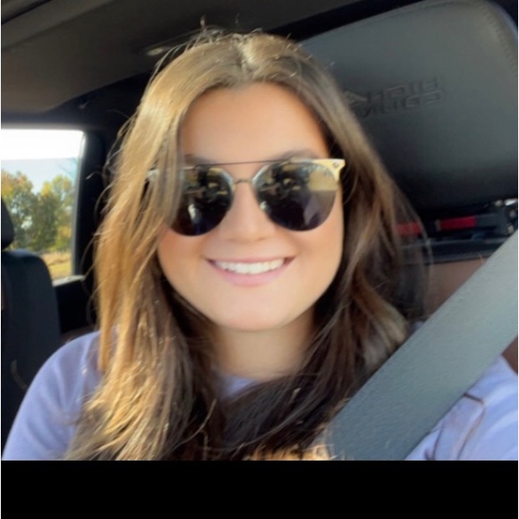 Meet your Posher, Taylor - Picture 2 of 2